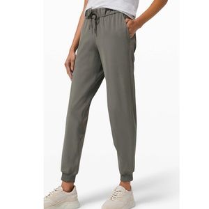 Lululemon on the fly woven jogger